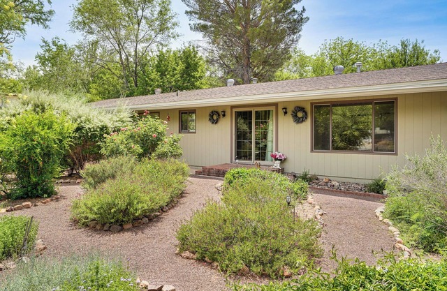 Quiet Home w/Garden ~ 7 Mi to Patagonia Lake!