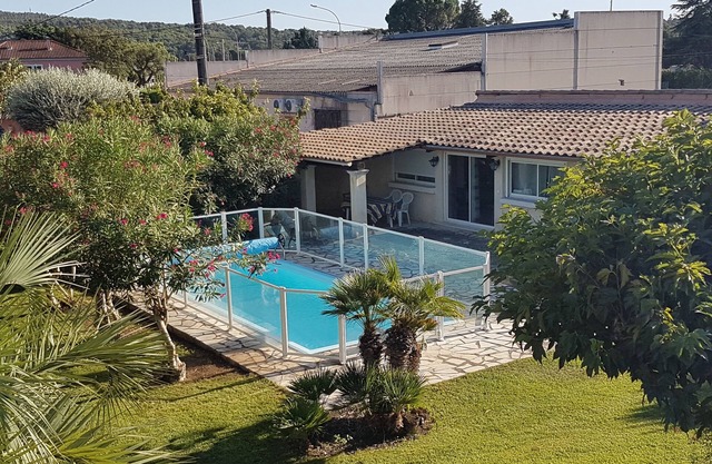 Quiet independent cottage for 1 or 2 people