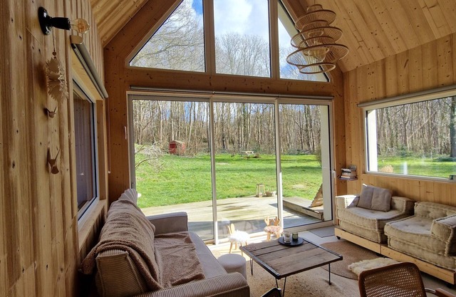 Quiet lodge in Wissant, in the forest and 500m from the beach. Ideal for a couple