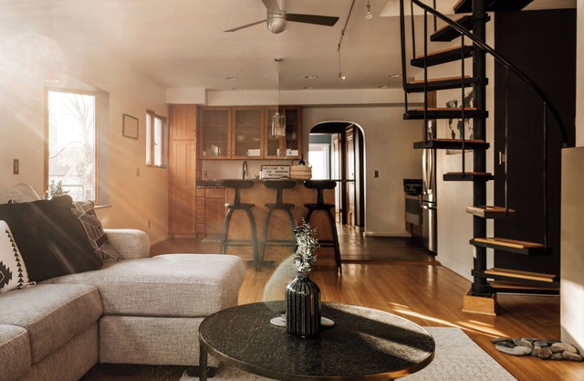 Quiet Neighborhood-Skylights-Spiral Stairs!