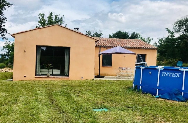 Quiet Provencal hillside villa, 10 minutes from Aix center, with no neighbors