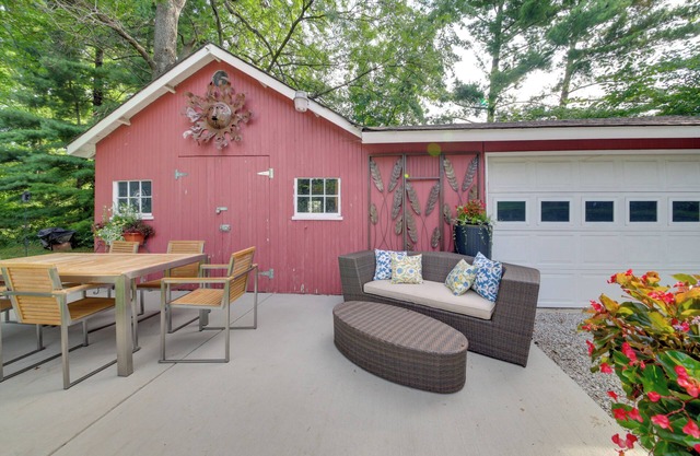 Quiet St Charles Cottage w/Patio & 4 Acres