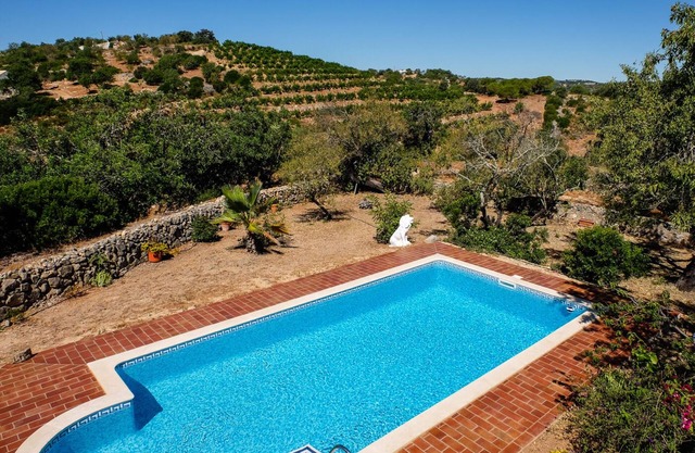 Quinta Tara, Secluded Hilltop Villa with private swimming pool and garden