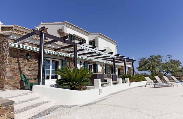 Quinta Tio Pedro, sleeps 17 with private pool