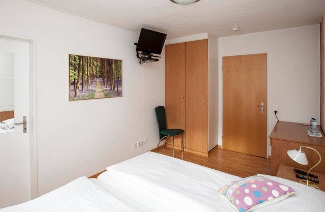 R 1151 Liam’s Standard Double Room With Half Board, Garden View & Central Heating