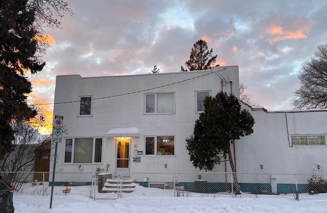 R1 Safe/Central Private Room in Wolseley/7mins from University Of Winnipeg
