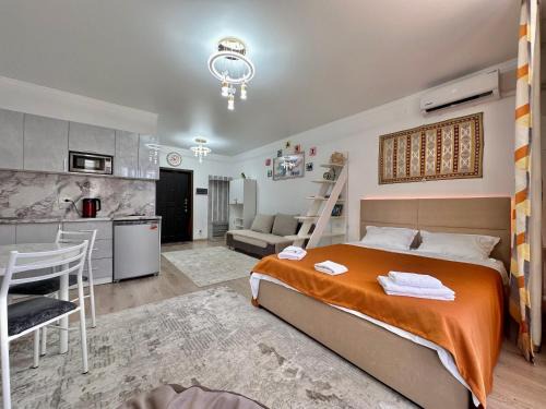 Raduga West 'Amber' Apartment
