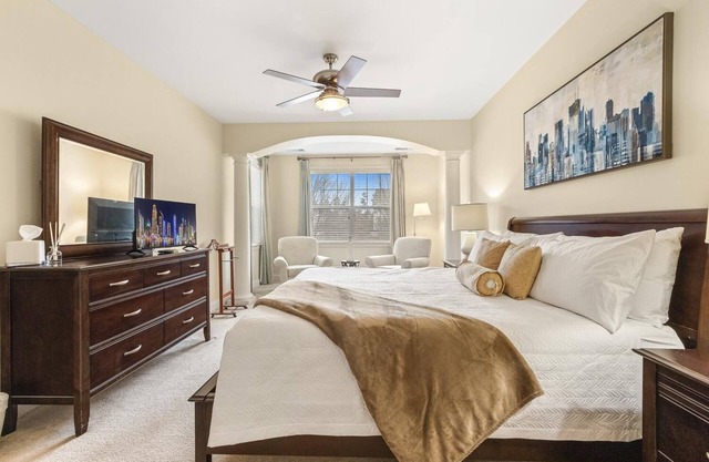 Raleigh luxurious Garage Pool Hot Tub Golf Elevator Airport Resort Shopping