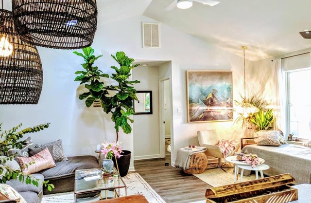 RARE Downtown Matthews walk 2 shops restauraunts hike CLT 2 Bedroom not 3br