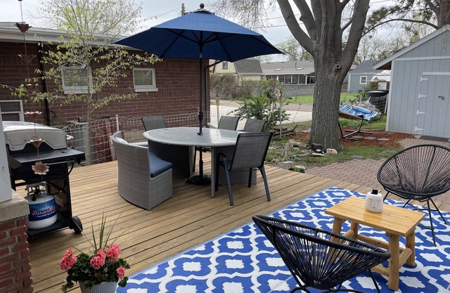 RARE FIND! 4BR, 2BA Home W/Deck/Grill/Fireplaces. Pet Friendly w/fenced in BY