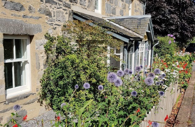 Rathmhor - lovingly restored traditional stone house in Cairngorms National Park