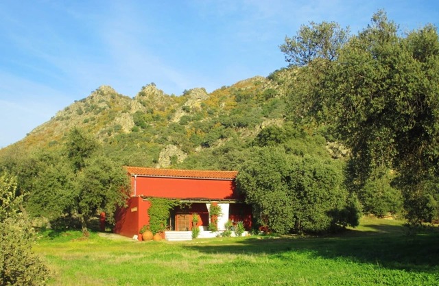 Really special holiday barn in beautiful sierra scenery with great pool