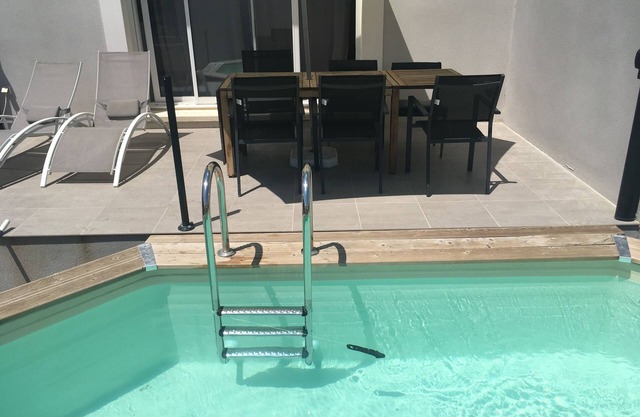 Recent house T4 DE 89 M2 with swimming pool ideally located in the valley.