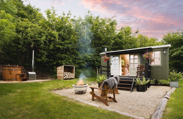 Red Deer Escape - Luxury Cottages