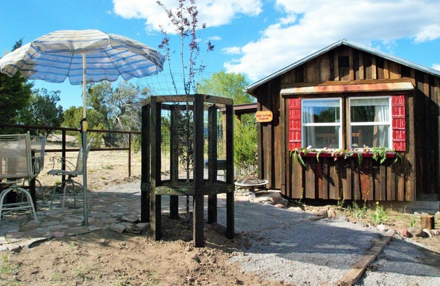 Red Door Cabin In Cruzville