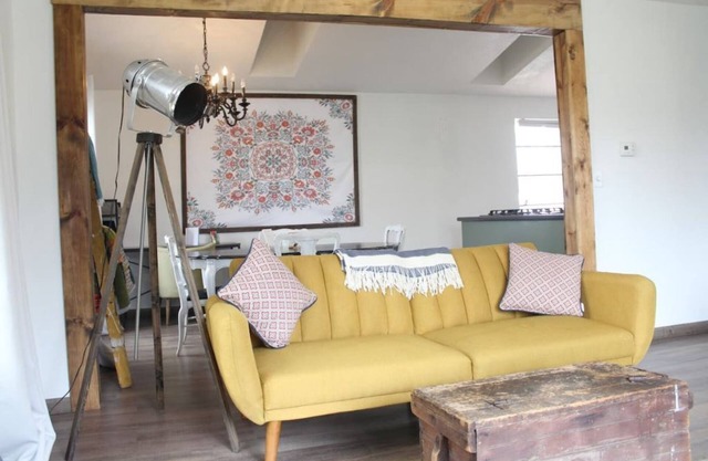 Red Fern Hotel - Eclectic Getaway 2 bedroom