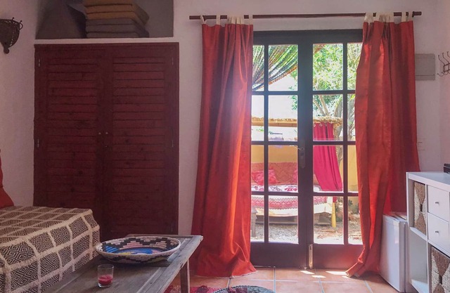 Red, Idyllic Apt. + Hammock + Sun Loungers, Pushbike Area, Beach, Hippy Market