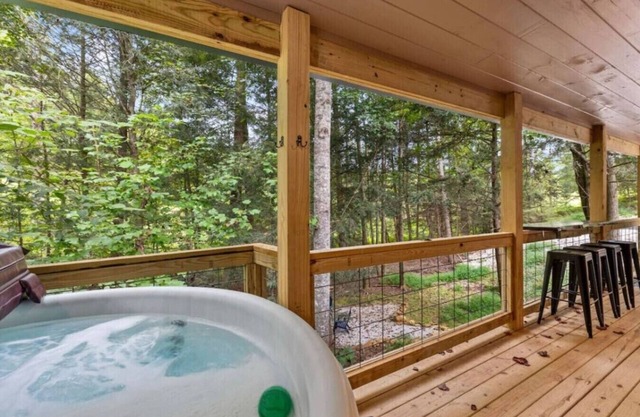 Red River Gorge Hot Tub Firepit Wi-Fi Tucked Away