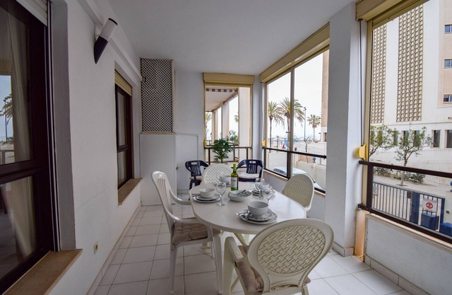 Ref: 299 4 bedroom front line beach apartment with swimming pool in Fuengirola
