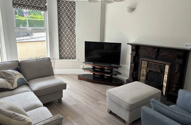 Refurbished 5-bed Central Newcastle. Ideal for families/golfers/activity breaks
