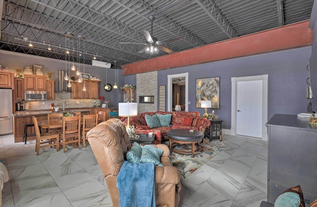 Regal River Retreat in the Heart of Yankton!