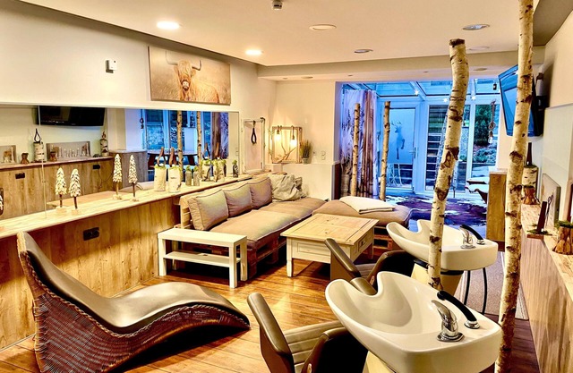 Relax in the former hairdressing salon on the outskirts of Berlin with excellent transport links