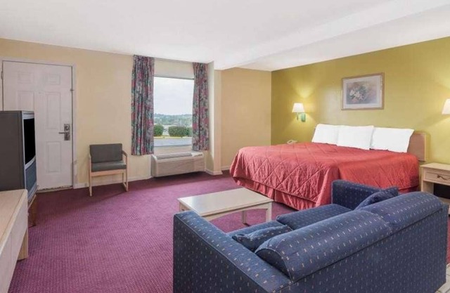 Relax in Knights Inn Berea! Free Daily Breakfast, Parking, WiFi