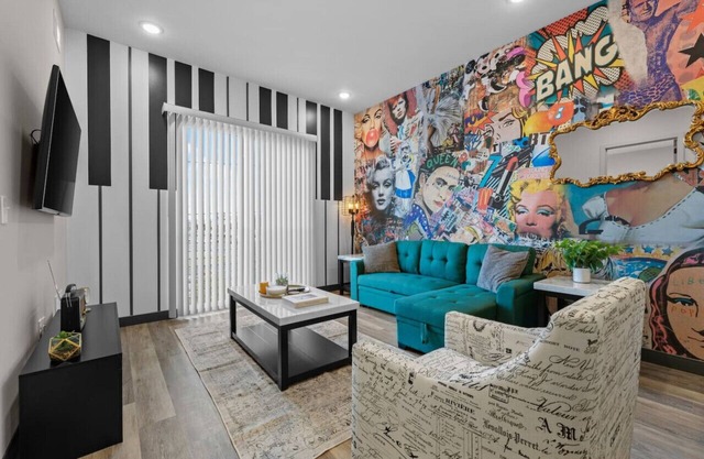 Relax in Style – 1BR Apt Close to Music Scene!