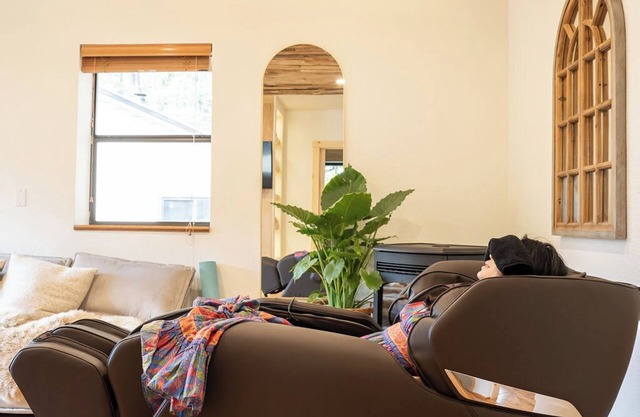 Relax &Reconnect at Zen Spa mountain cabin-Lux bath, Japanese 4D massage chair