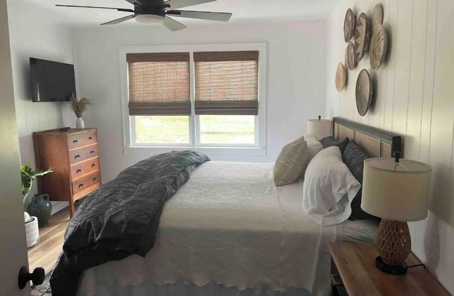 Relax, unwind in beautiful coastal cottage near exquisite Cape Hatteras Seashore