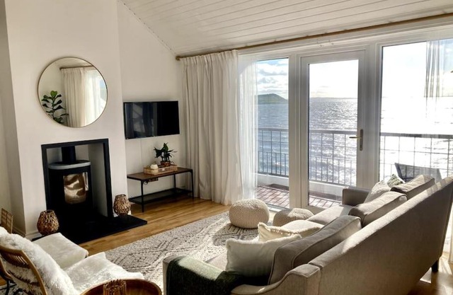Relax with spectacular views and Hot Tub