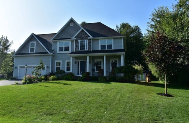 Relax within minutes to Saratoga w/privacy & green space, pool/pool house, 5Beds