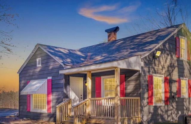 Relaxing 3/2 House Family Friendly & Pet Friendly with huge picnic pavilion