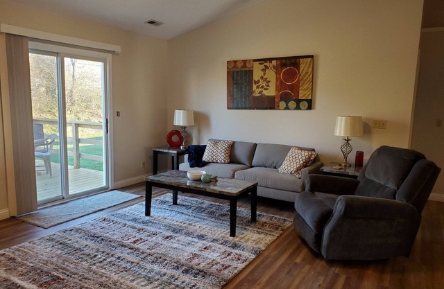 Relaxing Home 7 miles to Downtown and Purdue