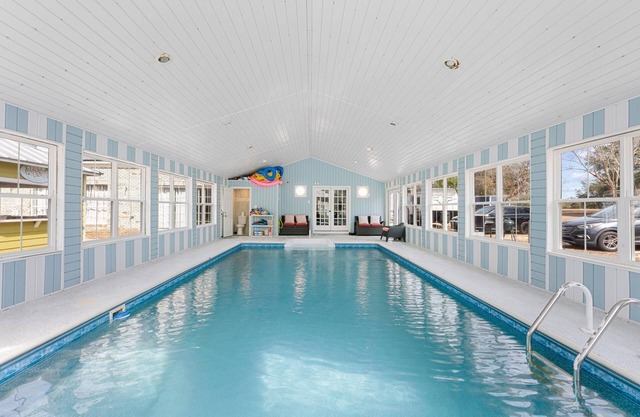 Relaxing in Nature Retreat - Indoor heated pool, Spa, Art Studio, 5-star Bkfst.