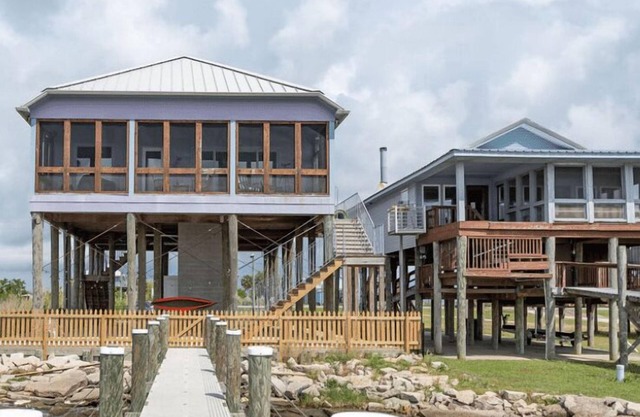 Relaxing lake house 30 minutes from downtown New Orleans