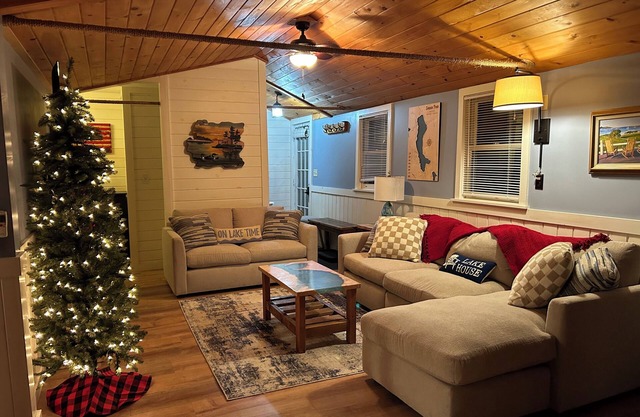 Relaxing Lakeside Getaway for 8. On ATV and snowmobile trails, free kayak use