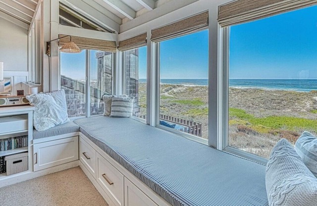 Relaxing Oceanfront Retreat w/Private Hot Tub
