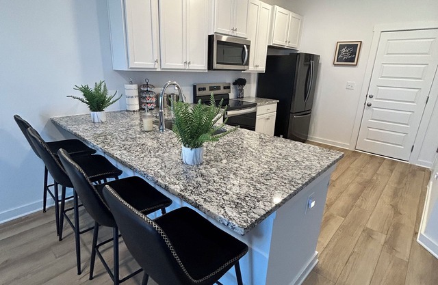 Relaxing townhome luxury BrandNewGreatLocation