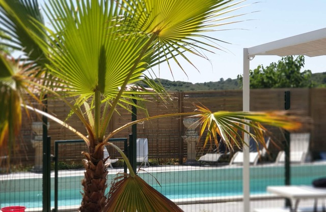 Relaxing villa at the Garrigue pool