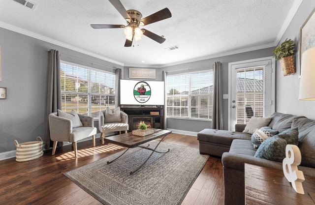 Relaxing Walk-In Condo Community Pool Pet Friendly