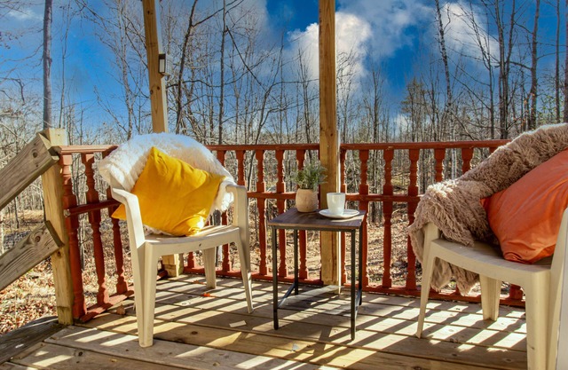 Remodeled Cabin w/fireplace, 2 miles from Lakewood