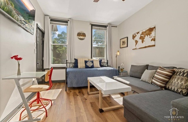 REMODELED Splendid Flat in Bucktown +Back Porch, Ranked GUEST FAVORITE! Pets OK!