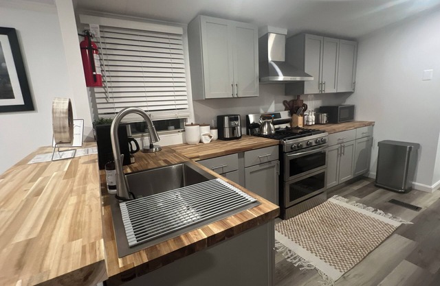 Remodeled, Super clean and cozy!n3 minutes to Acadia National park.