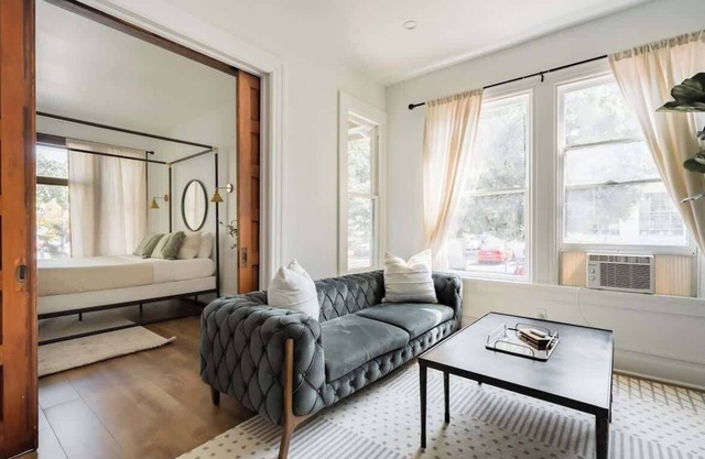 Renovated 1BR Historic Charm Great Locale