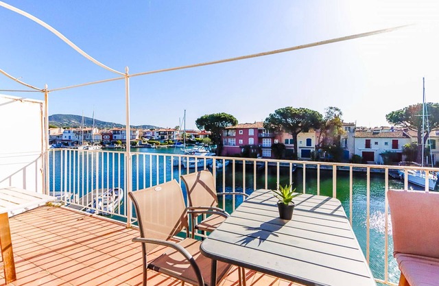 Renovated 2/3-room apartment in Port Grimaud - mezzanine and A/C