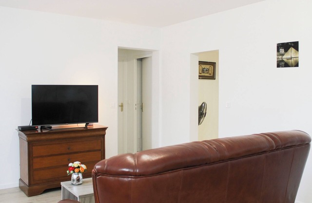 Renovated 2-bedroom apartment