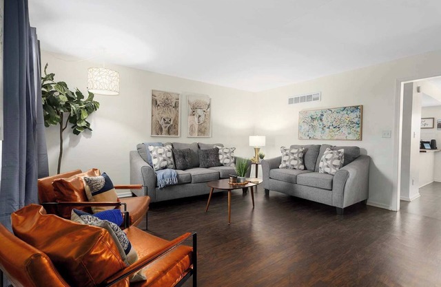 Renovated Cozy TownHome Mins from KC Attractions