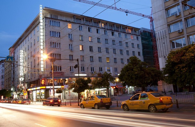 Renovated hotel rooms located in the center surrounded by points of interest.