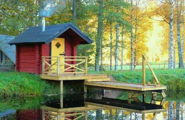 Renovated house, Sauna, pond, lake, boat, fishing, WiFi